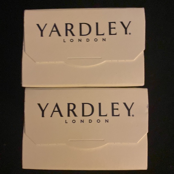 YARDLEY LONDON FROSTED CRANBERRY LIMITED EDITION with Orange and Grapefruit oils - Picture 4 of 4